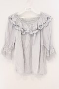 an another angelus / ローズ刺繍オフショルブラウス  グレー O-26-04-04-005-CA-BL-IG-OS