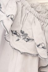 画像2: an another angelus / ローズ刺繍オフショルブラウス  グレー O-26-04-04-005-CA-BL-IG-ZH (2)