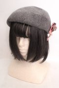 axes femme / コサージュ付きフェルトベレー帽  グレー O-26-04-04-1017-AX-AC-IG-OS