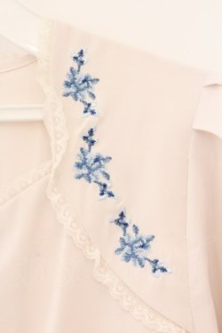 画像2: an another angelus / ダイヤ開きローズ刺繍ブラウス  アイボリー O-26-04-04-003-CA-BL-IG-OS