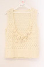 画像1: PINK HOUSE / フラワーモチーフアンダーバストニットベスト  オフ O-26-04-06-092-LO-TO-IG-OS (1)
