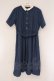 画像1: Fi.n.t / リボンタイ付きクレリックシャツワンピース  ネイビー O-26-04-06-100-CA-OP-IG-OS (1)