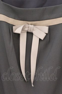 画像2: Fi.n.t / プレゼントリボンバイカラージャンパースカート  グレー×ベージュ O-26-04-06-108-CA-OP-IG-OS