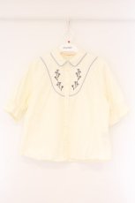 画像1: F i.n.t / クロッカス刺繍ヨーク切替シャツ  オフシロ O-26-04-06-022-CA-BL-IG-ZH (1)