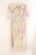 axes femme / 花火柄ワンピース F オフシロ O-26-04-09-044-AX-OP-IG-OS