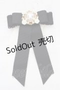 axes femme / ピン付きパールブローチ  クロ O-26-04-09-1084-AX-AC-IG-OS