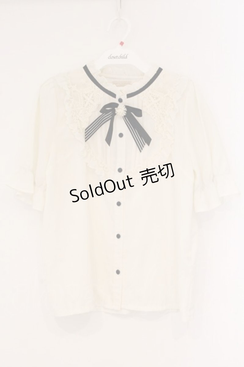 画像1: axes femme POETIQUE / 花ブローチ付プチスタンドブラウス M キナリ O-26-04-09-059-AX-BL-OW-OS (1)