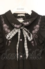 画像2: axes femme / リボン付ローズ刺繍ブラウス L クロ O-26-04-13-029-AX-TO-IG-OS (2)