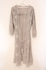 画像1: axes femme POETIQUE / タッセル紐付き刺繍ロングカーディガン  グレー O-26-04-13-049-AX-TO-IG-OS (1)