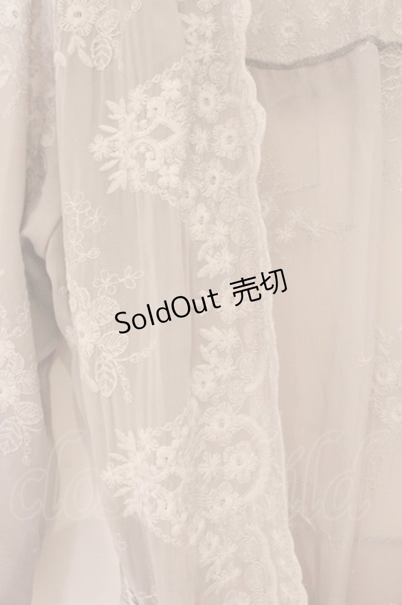 画像2: axes femme POETIQUE / タッセル紐付き刺繍ロングカーディガン  グレー O-26-04-13-049-AX-TO-IG-OS (2)