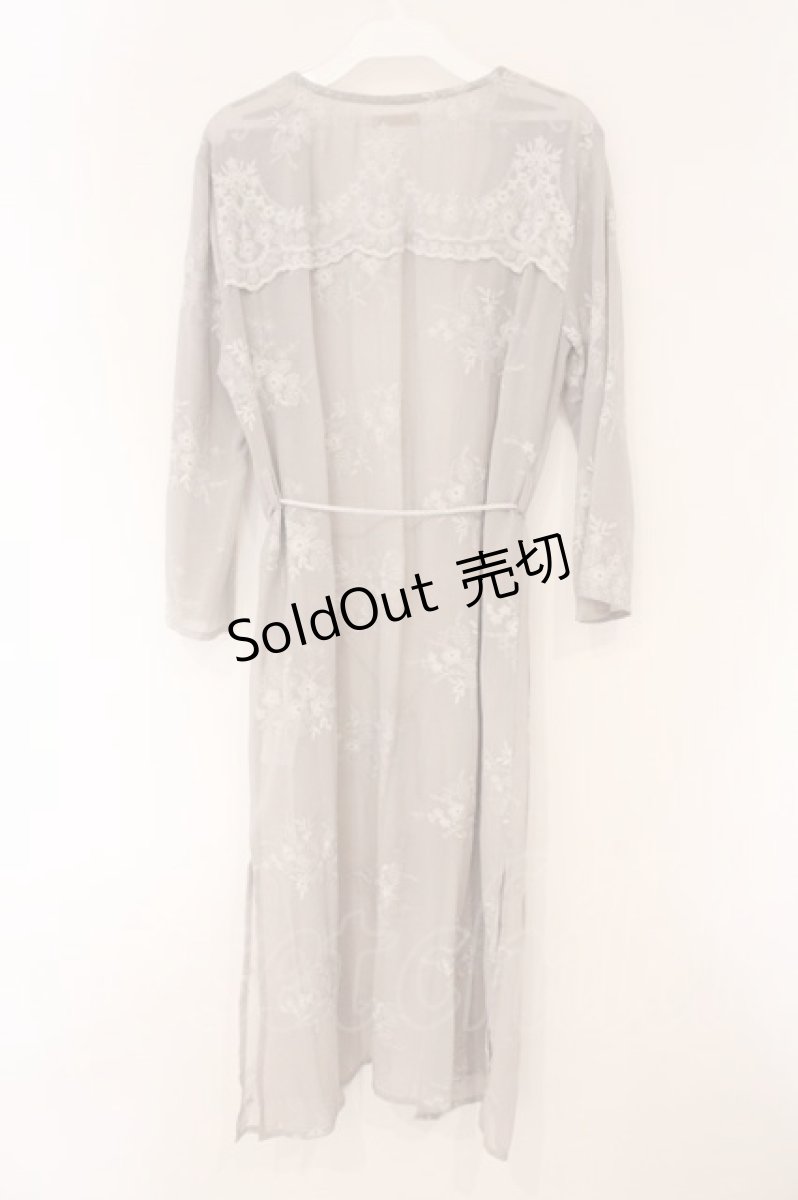 画像3: axes femme POETIQUE / タッセル紐付き刺繍ロングカーディガン  グレー O-26-04-13-049-AX-TO-IG-OS (3)