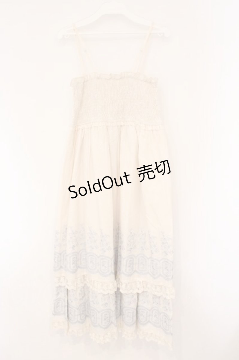 画像4: axes femme / 段々刺繍2WAYロングスカート  シロ×サックス O-26-04-13-056-AX-SK-IG-OS (4)