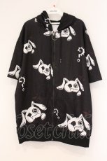画像1: NieR Clothing / プリント半袖ZIPパーカー F ブラック O-26-04-14-089-PU-TO-OW-OS (1)