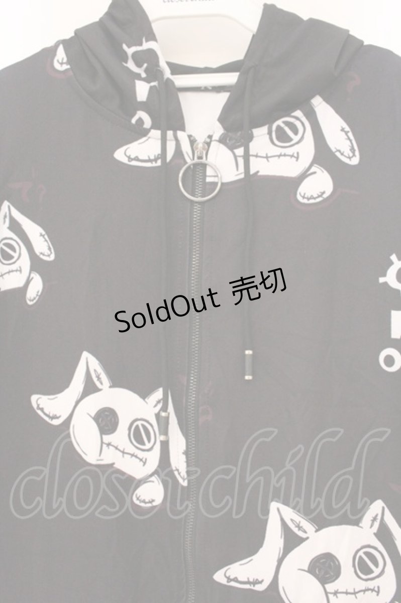 画像2: NieR Clothing / プリント半袖ZIPパーカー F ブラック O-26-04-14-089-PU-TO-OW-OS (2)