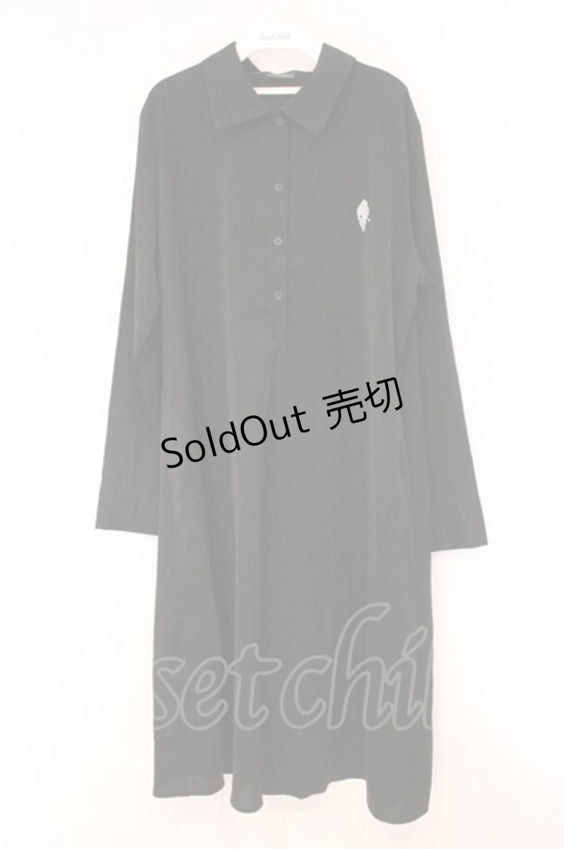 画像1: NieR Clothing / 刺繍入りワンピース F ブラック O-26-04-14-090-PU-OP-OW-OS (1)