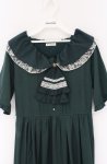 画像2: axes femme / ジャボブローチ付ワンピース F グリーン O-26-04-20-1082-AX-OP-IG-OS (2)