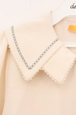 画像2: Fi.n.t / 配色ライン刺繍ダブルカラーブラウス  アイボリー×グリーンステッチ O-26-04-24-1075-CA-BL-IG-OS (2)