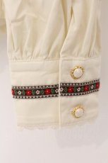 画像3: ALICE and the PIRATES / シャトー・ド・ヌヌース 天使と秘密のワイナリー チロリアンブラウス  アイボリー O-26-04-25-005-PA-BL-OW-OS (3)