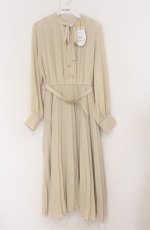 画像1: an another angelus / カラープリーツボウタイワンピース  アイボリー O-26-04-25-1027-CA-OP-IG-OS (1)