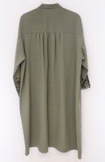 画像3: axes femme / 袖刺繍Aラインシャツワンピース M グリーン O-26-04-27-1013-AX-OP-IG-OS (3)