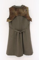 画像4: ALICE and the PIRATES / 時の歯車と永劫のエルドラド柄ベスト  カーキ O-26-04-27-078-PA-TO-OW-OS (4)