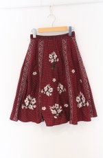 画像1: axes femme / ドット柄×お花刺繍入りスカート M ワイン O-26-04-27-029-AX-SK-OW-OS (1)