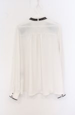 画像3: axes femme POETIQUE / ディズニー ツイステッドワンダーランド カラーリボンアイコンブラウス  シロ×クロ O-26-04-28-005-AX-BL-IG-OS (3)