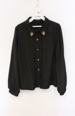 画像1: axes femme POETIQUE / 衿金具付きブラウス  クロ O-26-04-28-015-AX-BL-IG-OS (1)