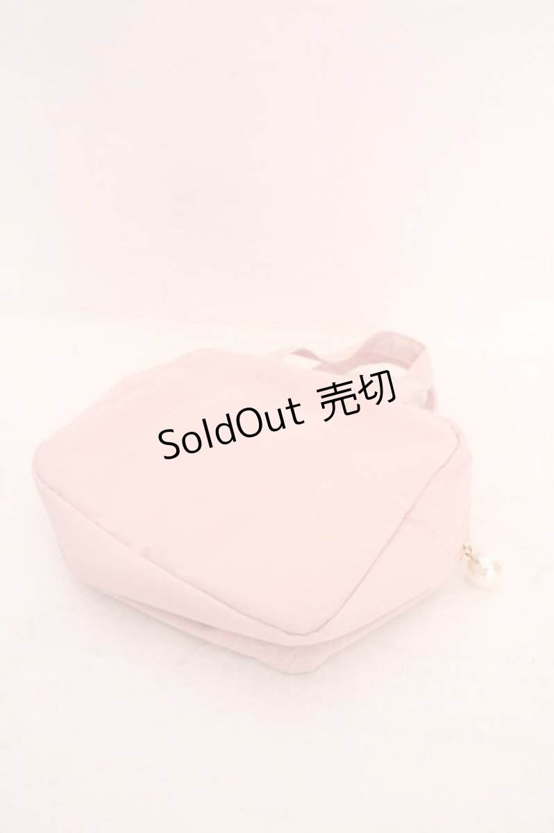 画像2: Maison de FLEUR / Hello Kitty スクエアポーチ  ピンク Hello Kitty：イチゴ（尊重と愛情） O-26-05-01-071-LO-ZA-IG-ZT700 (2)
