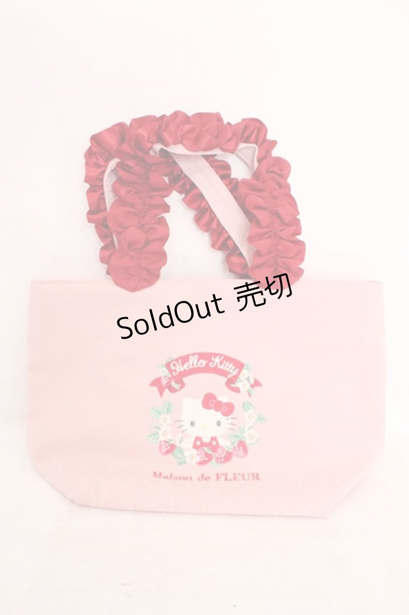 画像1: Maison de FLEUR / Hello Kitty フリルハンドルトート  ピンク Hello Kitty：イチゴ（尊重と愛情） O-26-05-01-087-LO-BG-IG-ZT699 (1)