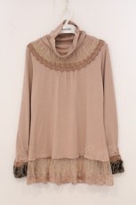 画像1: axes femme / ハイネック裾レースプルオーバー M ピンクベージュ O-26-05-02-060-AX-TO-IG-OS (1)