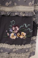 画像3: surfacespell / There's pansies for thoughts すみれ刺繍前開スカート  ラベンダー O-26-05-04-058-LO-SK-IG-OS (3)
