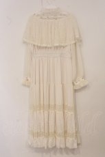 画像4: axes femme / 刺繍チュール使ケープワンピース  アイボリー O-26-05-04-064-AX-OP-IG-OS (4)