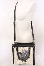 画像2: axes femme / ローズ刺繍スクエアバッグ  クロ O-26-05-06-099-AX-BG-OW-OS (2)