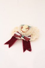 画像1: axes femme / カメオパールブローチ  アイボリー×ワイン O-26-05-06-048-AX-AC-IG-OS (1)