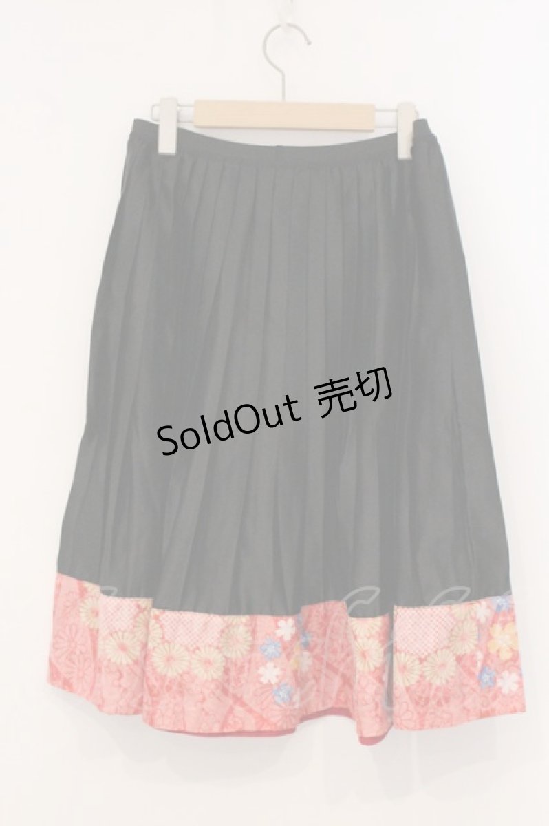 画像3: gouk / サテンプリーツスカート  ブラック×レッド O-26-05-09-012-GO-SK-IG-ZI (3)