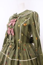 画像2: metamorphose / 森の小さな住人ワンピース  カーキグリーン O-26-05-10-5009-ME-OP-OW-OS (2)