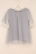 画像1: axes femme / レース重ね袖チュールプルオーバー F サックス O-26-05-11-009-AX-TO-OW-OS (1)