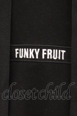 画像2: FUNKY FRUITS / ロゴパーカーワンピース  ブラック O-26-05-12-018-PU-OP-IG-OS (2)