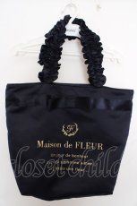 画像1: Maison de FLEUR / ブランドロゴフリルハンドルトートMバッグ  ネイビー O-26-05-13-066-LO-BG-OW-OS (1)