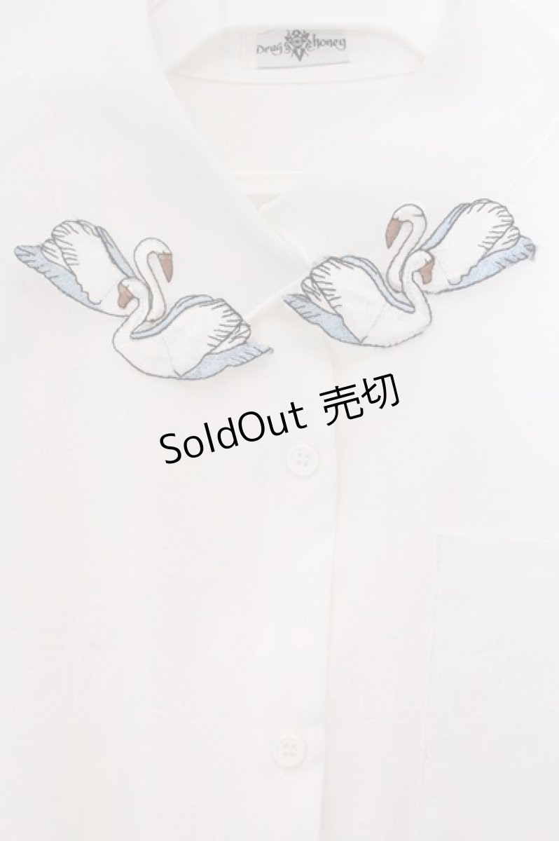 画像2: Drug Honey / スワン刺繍スクエアブラウス  ホワイト O-26-05-16-008-PU-BL-IG-ZI (2)