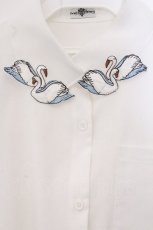 画像2: Drug Honey / スワン刺繍スクエアブラウス  ホワイト O-26-05-16-008-PU-BL-IG-OS (2)