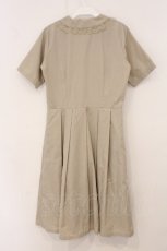 画像3: F i.n.t / レースピンタック使いシャツワンピース  ベージュ O-26-05-18-056-CA-OP-IG-OS (3)