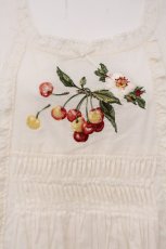 画像2: PINK HOUSE / 野ばらとチェリー刺繍タブリエ  シロ O-26-05-18-018-LO-OP-OW-OS (2)