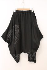 画像1: h.NAOTO / Feather Drape Sarrouel Pants（フェザードレープサルエルパンツ）  ブラック O-26-05-21-053-HN-PA-IG-OS (1)