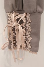 画像3: OZZ ANGELO / 背面刺繍ボレロ  グレー系 O-26-05-21-061-OO-TO-IG-OS (3)