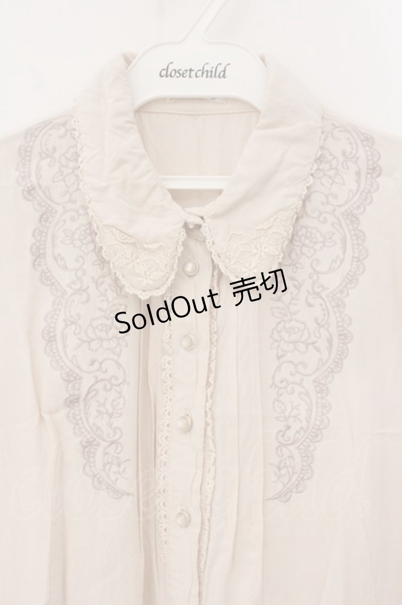 画像2: axes femme / スカラップ刺繍入りノースリーブブラウス  アイボリー O-26-05-21-065-AX-BL-IG-OS (2)