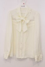 画像1: axes femme / 花刺繍ボウタイブラウス F 生成 O-26-05-21-022-AX-BL-YM-OS (1)