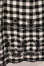 画像3: Emily Temple cute / カットワーク刺繍ジャンパースカート  クロ×シロ O-26-05-22-025-ET-OP-IG-OS (3)