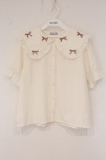 画像1: axes femme POETIQUE / プチリボンビッグ襟ブラウス M キナリ O-26-05-23-065-AX-BL-OW-OS (1)